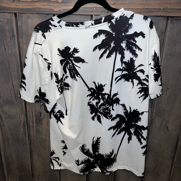 SHEIN palm tree top short sleeve shirt - Picture 2 of 3